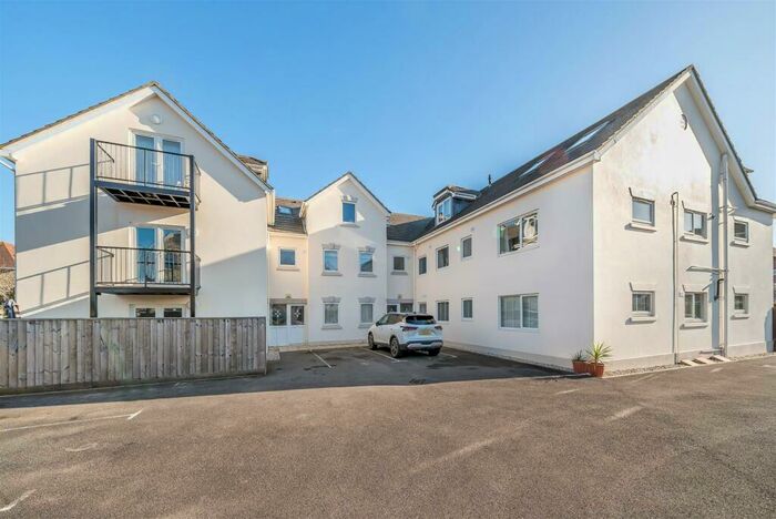 3 Bedroom Flat For Sale In Victoria Avenue, Swanage, BH19