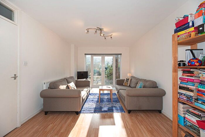 3 Bedroom Flat To Rent In Garrick Close, London, SW18