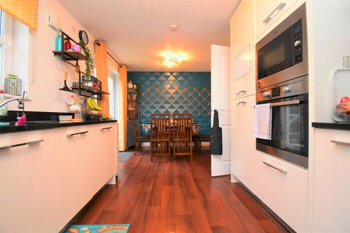 3 Bedroom End Of Terrace House To Rent In Rainbow Road, Erith, DA8