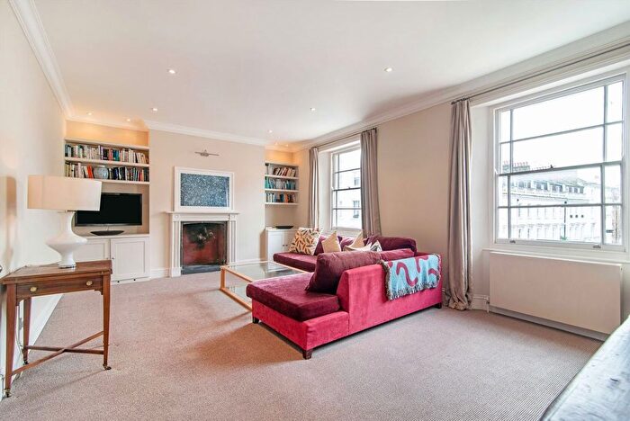 2 Bedroom Maisonette For Sale In Cumberland Street, Pimlico, SW1V