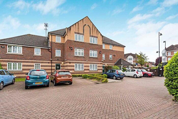 1 Bedroom Flat For Sale In Cockfosters Road, Cockfosters, Barnet, EN4