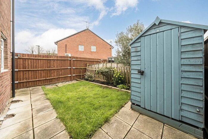 1 Bedroom Maisonette To Rent In Harvesters Close, Isleworth, TW7