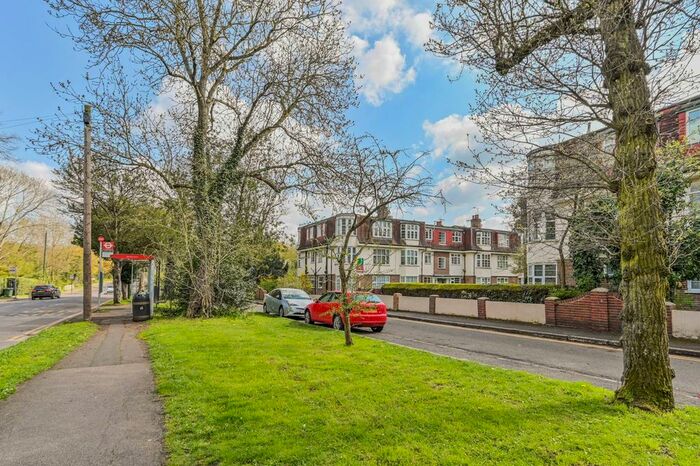 2 Bedroom Flat To Rent In Whitehall Road, London, Chingford, London, E4