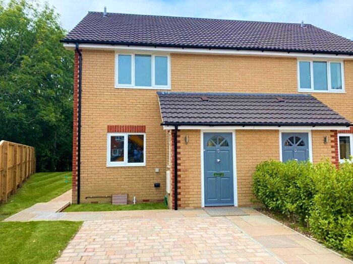 3 Bedroom Semi-Detached House To Rent In Alvington Manor View, Newport, PO30