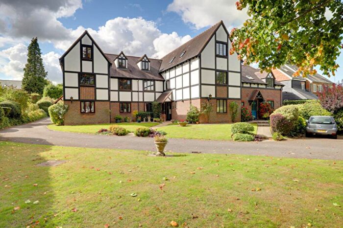 3 Bedroom Duplex For Sale In Peppard Road, Sonning Common, South Oxfordshire, RG4