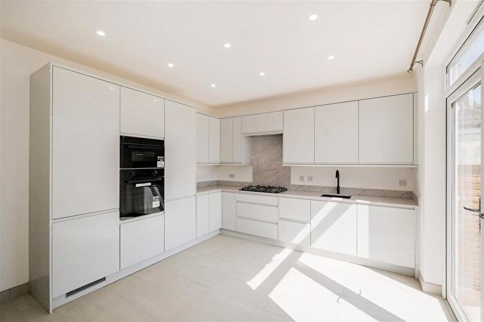 3 Bedroom Terraced House To Rent In Gordon Road, London, E18