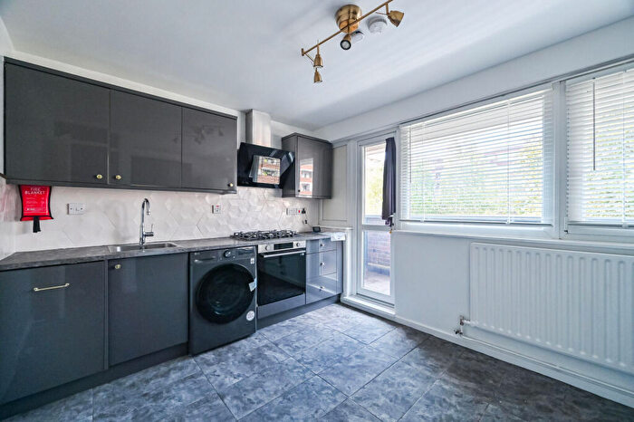3 Bedroom Maisonette To Rent In Perley House, Weatherley Close, Bow, London, E3