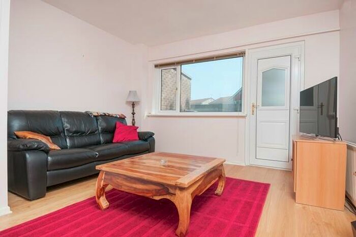 2 Bedroom Flat To Rent In Howdenhall Drive Edinburgh United Kingdom, EH16