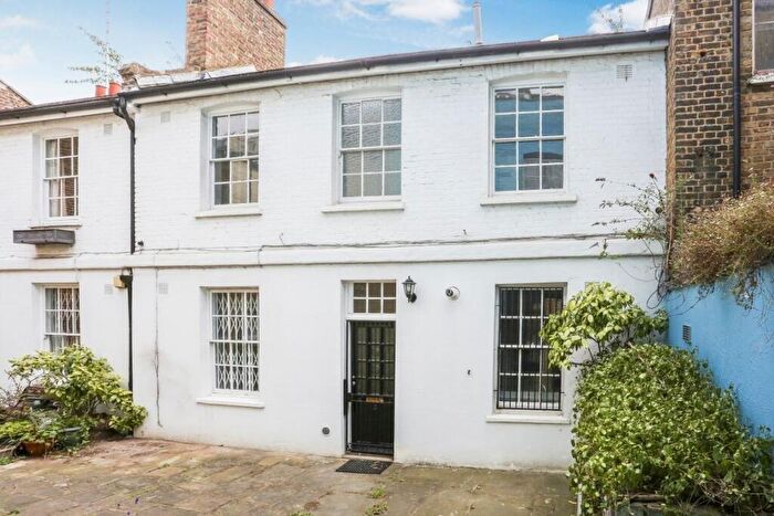 2 Bedroom Mews To Rent In Rossmore Close, Rossmore Road, NW1