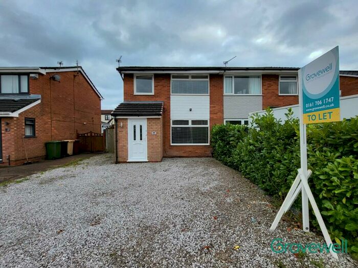 3 Bedroom Semi-Detached House To Rent In Castle Croft, Bolton, BL2