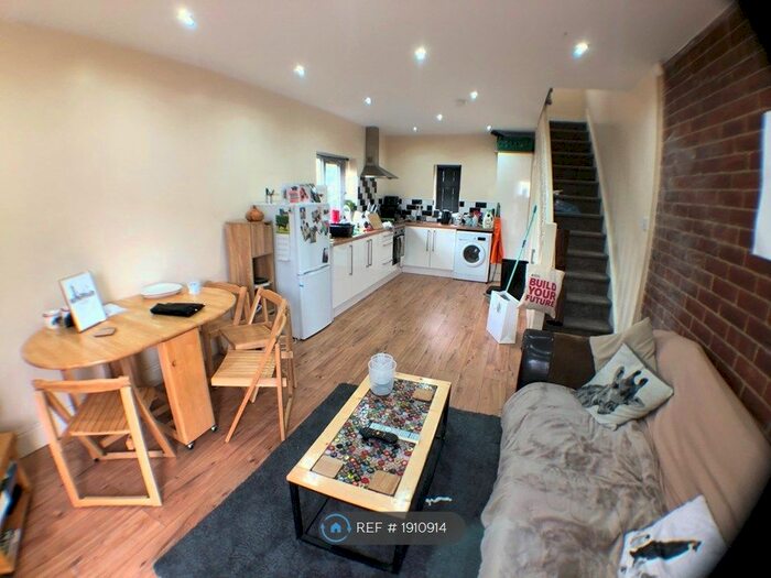 1 Bedroom End Of Terrace House To Rent In Kelso Gardens, Leeds, LS2