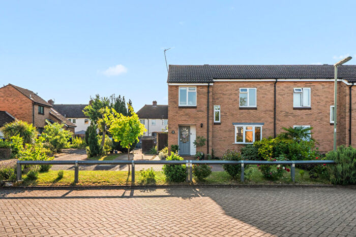 3 Bedroom End Of Terrace House For Sale In Emley Road, Addlestone, Surrey, KT15