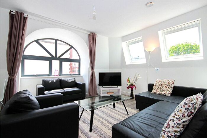 2 Bedroom Flat To Rent In Trelawny House, Bristol, BS2