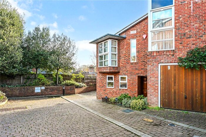 3 Bedroom End Of Terrace House For Sale In Friary Gardens, Winchester, Hampshire, SO23