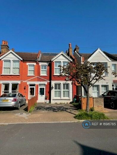 4 Bedroom End Of Terrace House To Rent In Mackenzie Road, Beckenham, BR3