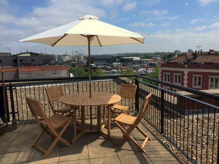 2 Bedroom Flat To Rent In Penthouse Apartment, Harbourside, Bristol, BS8