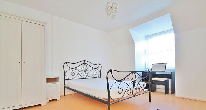 4 Bedroom Maisonette To Rent In Earnshaw House, Percival Street, London, EC1V