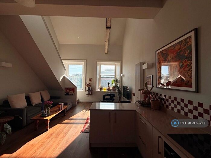 2 Bedroom Penthouse To Rent In Winterthur Lane, Dunfermline, KY12