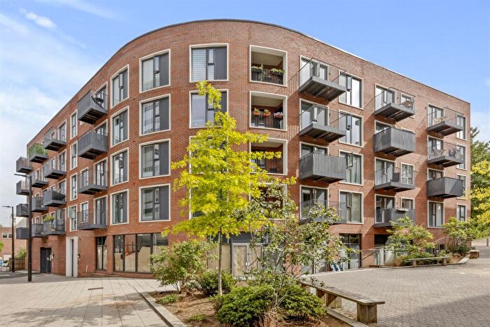 1 Bedroom Apartment For Sale In Lilys Walk, High Wycombe, HP11