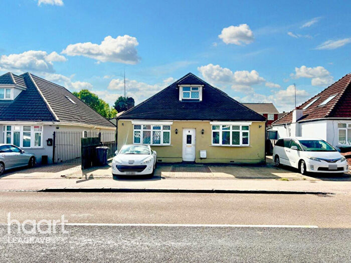 5 Bedroom Detached Bungalow For Sale In Toddington Road, Luton, LU4