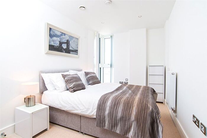 2 Bedroom Flat To Rent In Dowells Street, Greenwich, London, SE10