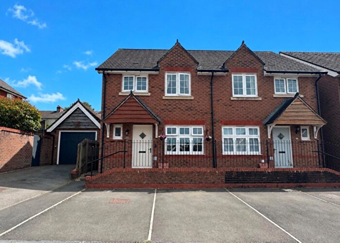 3 Bedroom Semi Detached House For Sale In Maes Bengi, Oakdale, NP12