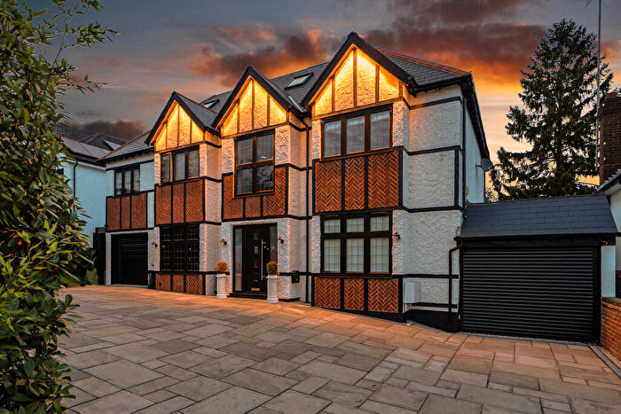 7 Bedroom Detached House For Sale In Knoll Rise, Orpington, BR6