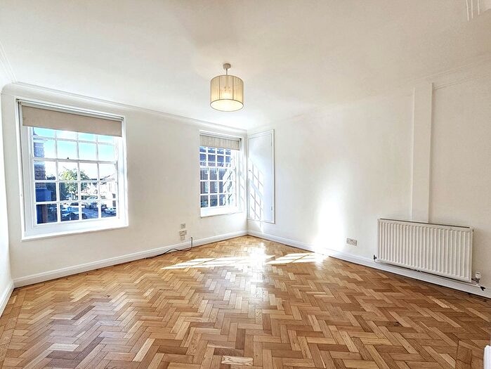 3 Bedroom Flat To Rent In Finchley Road, London, NW11