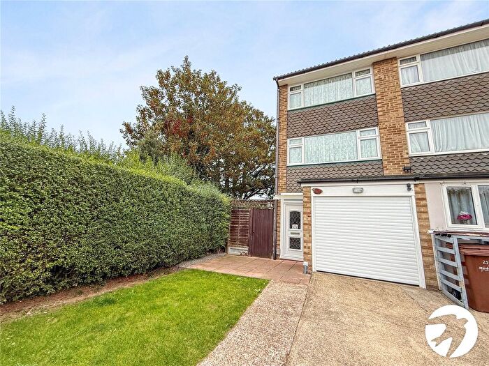 3 Bedroom End Of Terrace House To Rent In Greenvale Gardens, Gillingham, Kent, ME8