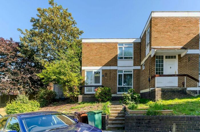 3 Bedroom Property To Rent In Rye Hill Park, Peckham Rye, London, SE15