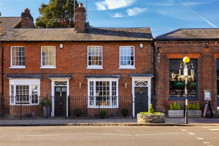 2 Bedroom Terraced House To Rent In High Street, Marlow, Buckinghamshire, SL7