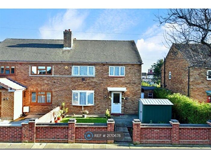 3 Bedroom Semi-Detached House To Rent In Rainham, Essex, RM13