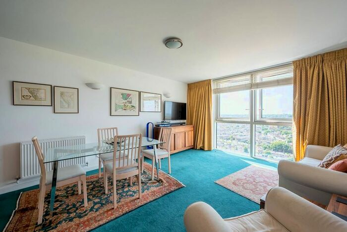 2 Bedroom Flat To Rent In Mapleton Road, Earlsfield, London, SW18