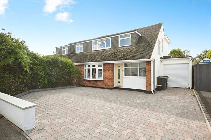3 Bedroom Bungalow For Sale In Silverthorne Close, Rochford, SS4
