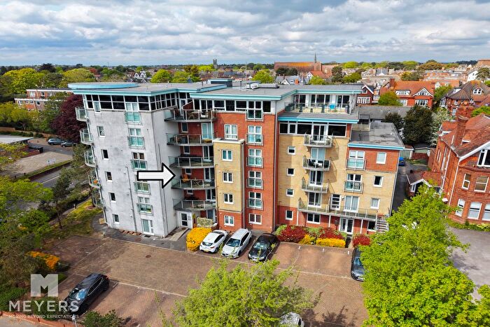 2 Bedroom Flat For Sale In Owls Road, Bournemouth, BH5