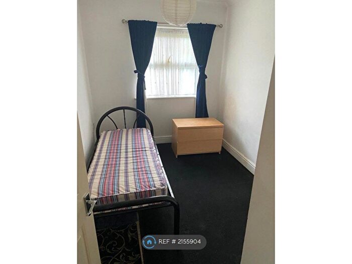 2 Bedroom Flat To Rent In Bishops Drive, Feltham, TW14