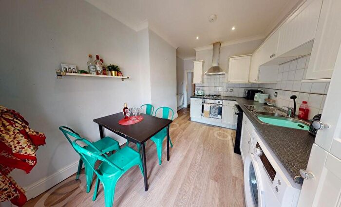 5 Bedroom Flat To Rent In Gloucester Road North, Bristol, BS7