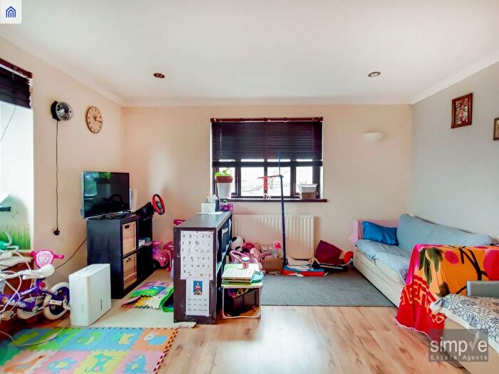 1 Bedroom Flat To Rent In Gade Close, Hayes, Middlesex, UB3