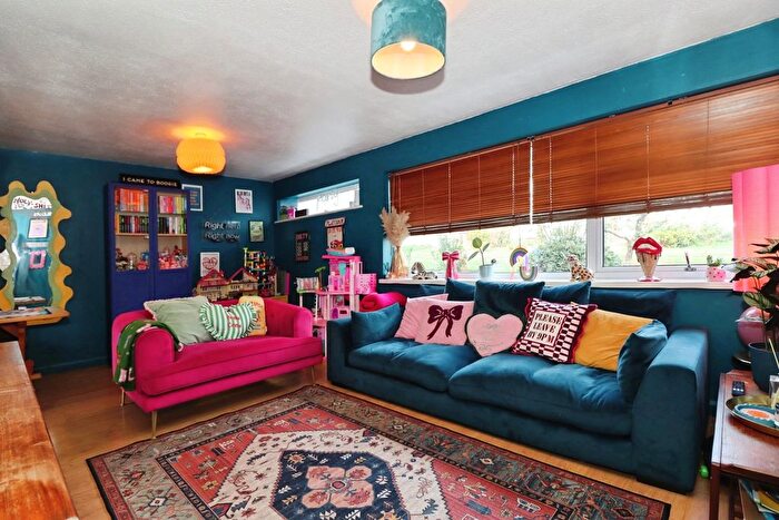 3 Bedroom Semi Detached House For Sale In Cedar Way, Pucklechurch, Bristol, BS16