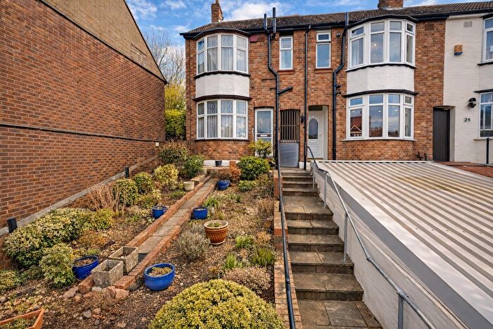 3 Bedroom End Terrace House For Sale In Talbot Road, Luton, LU2