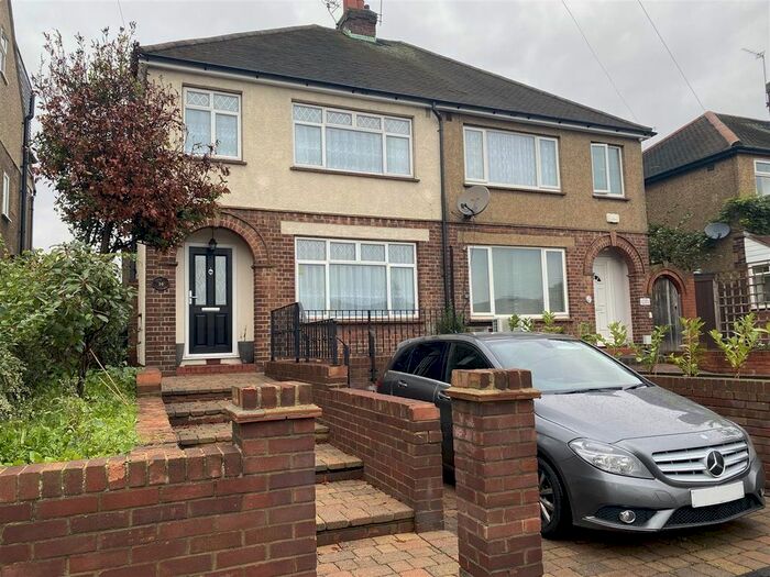3 Bedroom Semi-Detached House To Rent In Stanstead Road, Hoddesdon, EN11