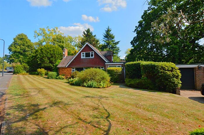 4 Bedroom Detached Bungalow For Sale In Wentworth Avenue, Slough, SL2