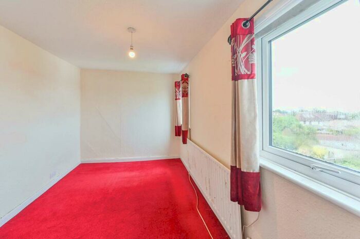 3 Bedroom Flat To Rent In Roxeth Green Avenue, Harrow, HA2