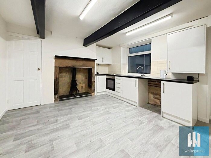 1 Bedroom Terraced House For Sale In Church Street, Moldgreen, Huddersfield, HD5