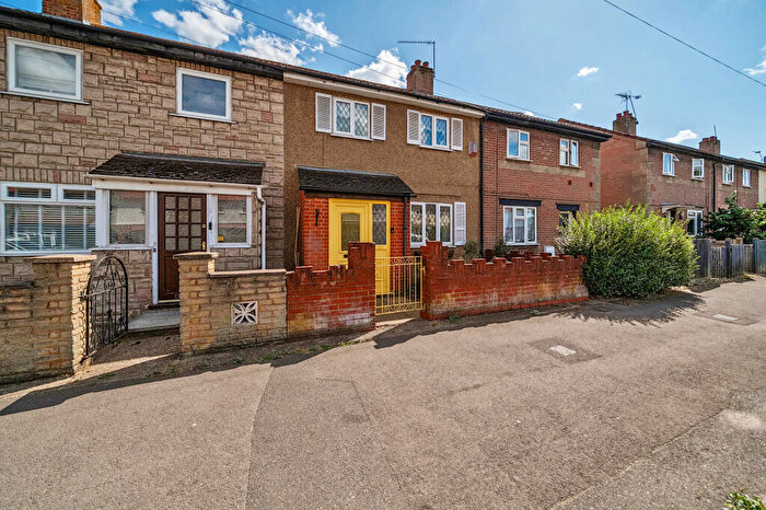 2 Bedroom Terraced House For Sale In Dedworth Road, Windsor, SL4