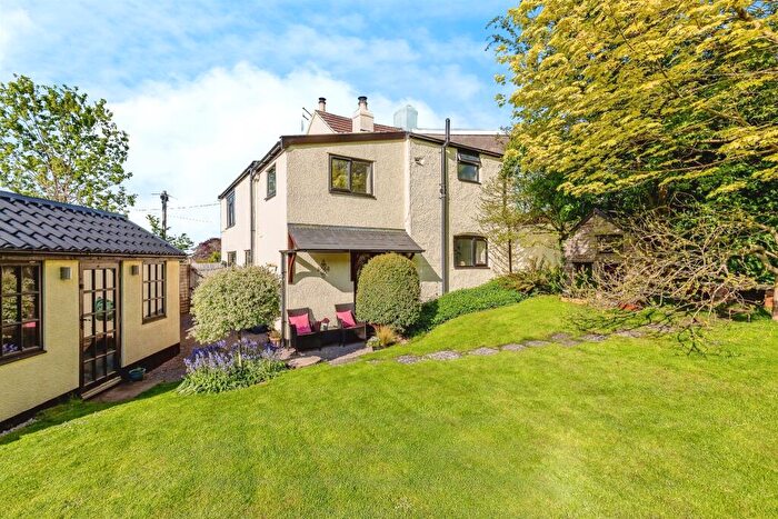 4 Bedroom Cottage For Sale In St. Georges Hill, Easton-In-Gordano, Bristol, BS20