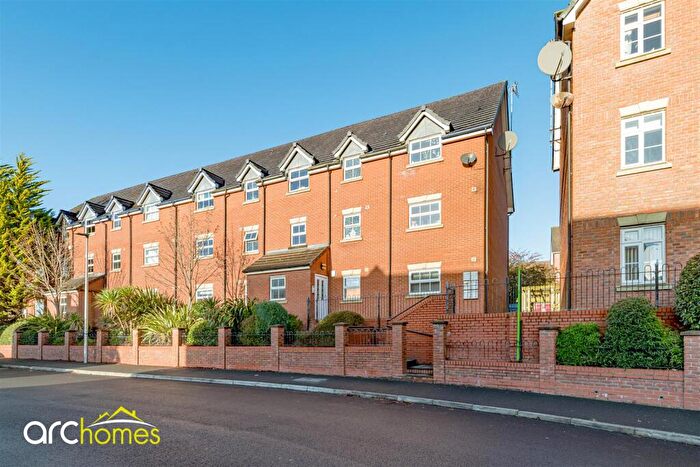 2 Bedroom Flat For Sale In Gadbury Fold, Atherton, Manchester, M46