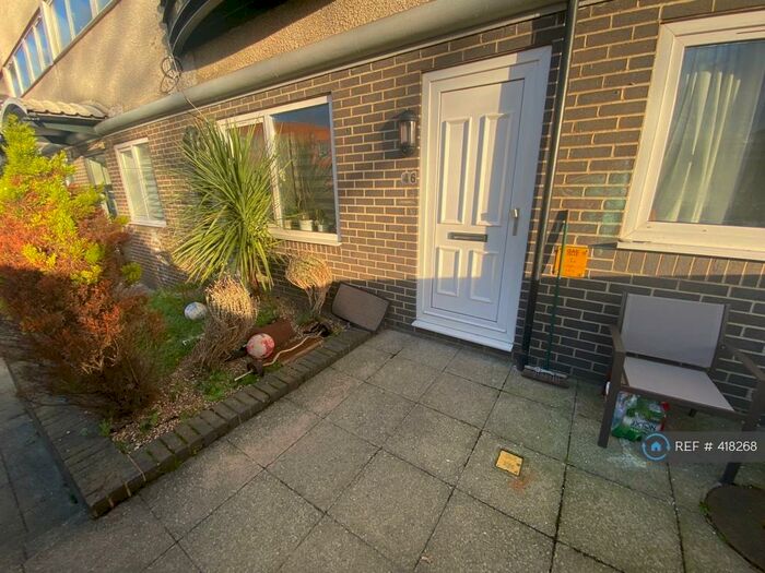 2 Bedroom Maisonette To Rent In Greenwich Heights, London, SE18