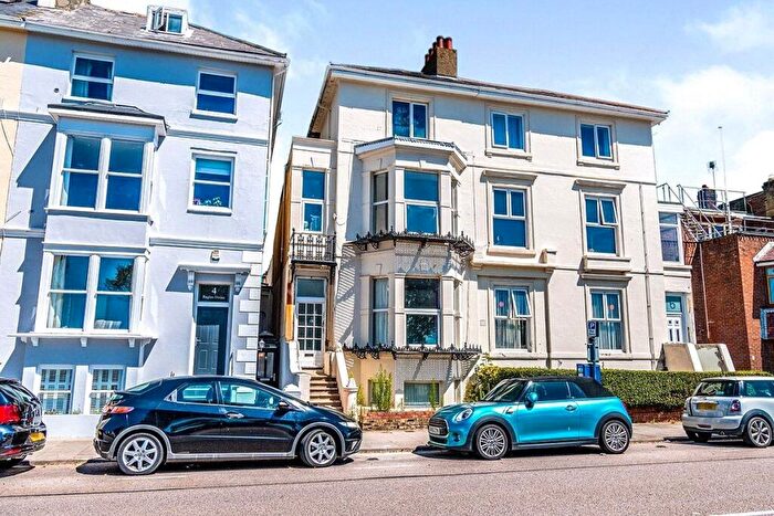 1 Bedroom Flat To Rent In Clarence Parade, Southsea, Hampshire, PO5