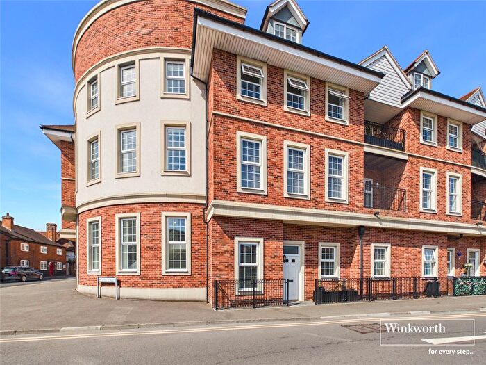 2 Bedroom Flat To Rent In Saxons Court, Peach Street, Wokingham, Berkshire, RG40